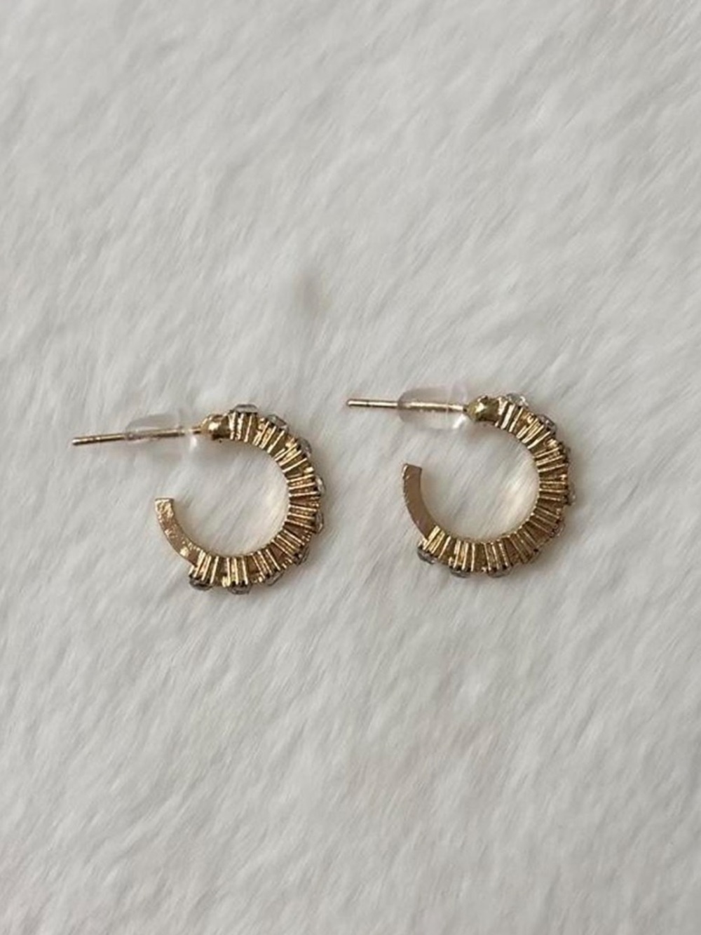 5/$15 🩷 MUST BUNDLE Gold Crystal Accent Mini Hoop Earrings - Women Jewelry - Picture 4 of 4